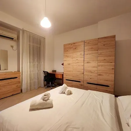 Logos 2 Bedroom Flat W/ Self Check In Apartment